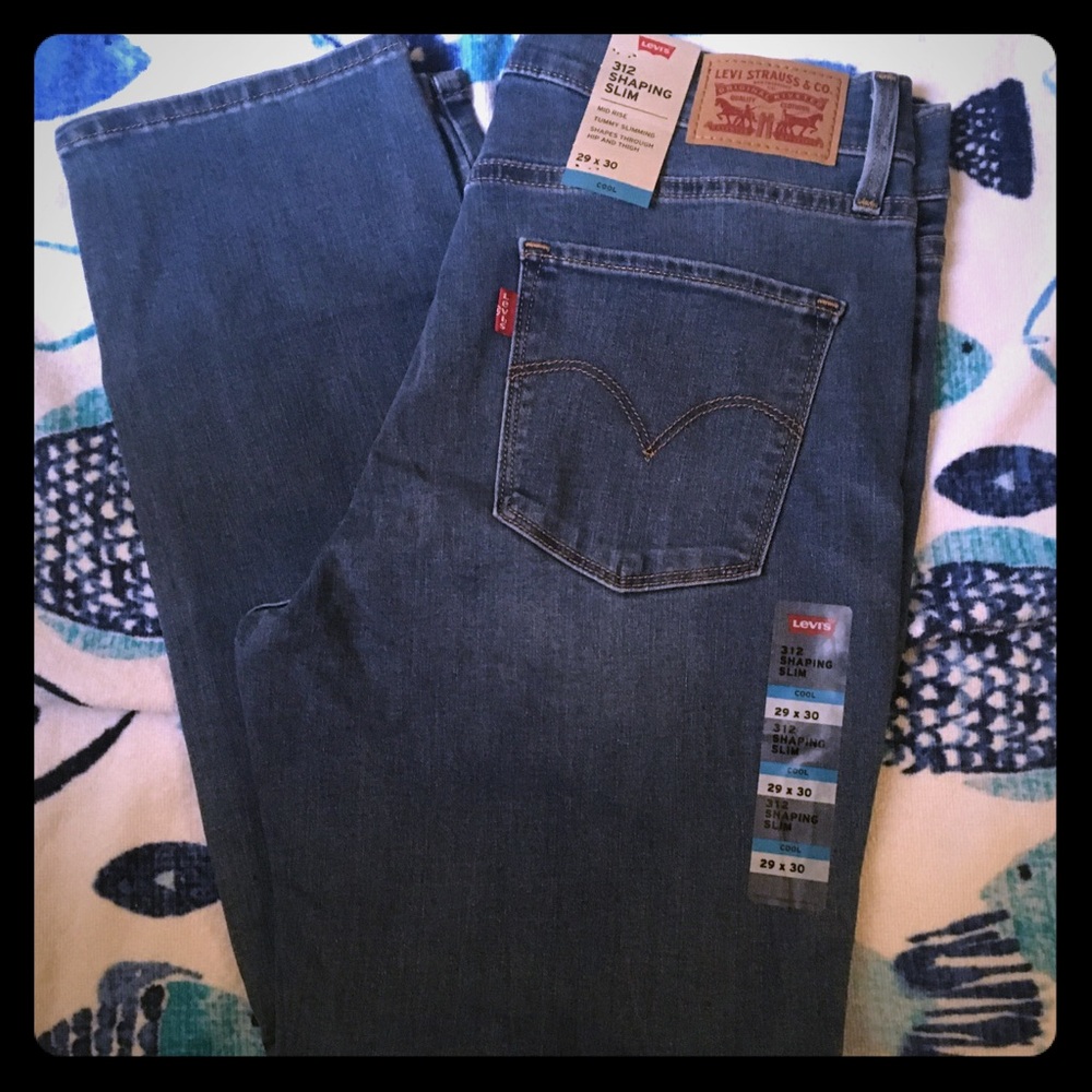 Levi’s 312 shaping slim jeans